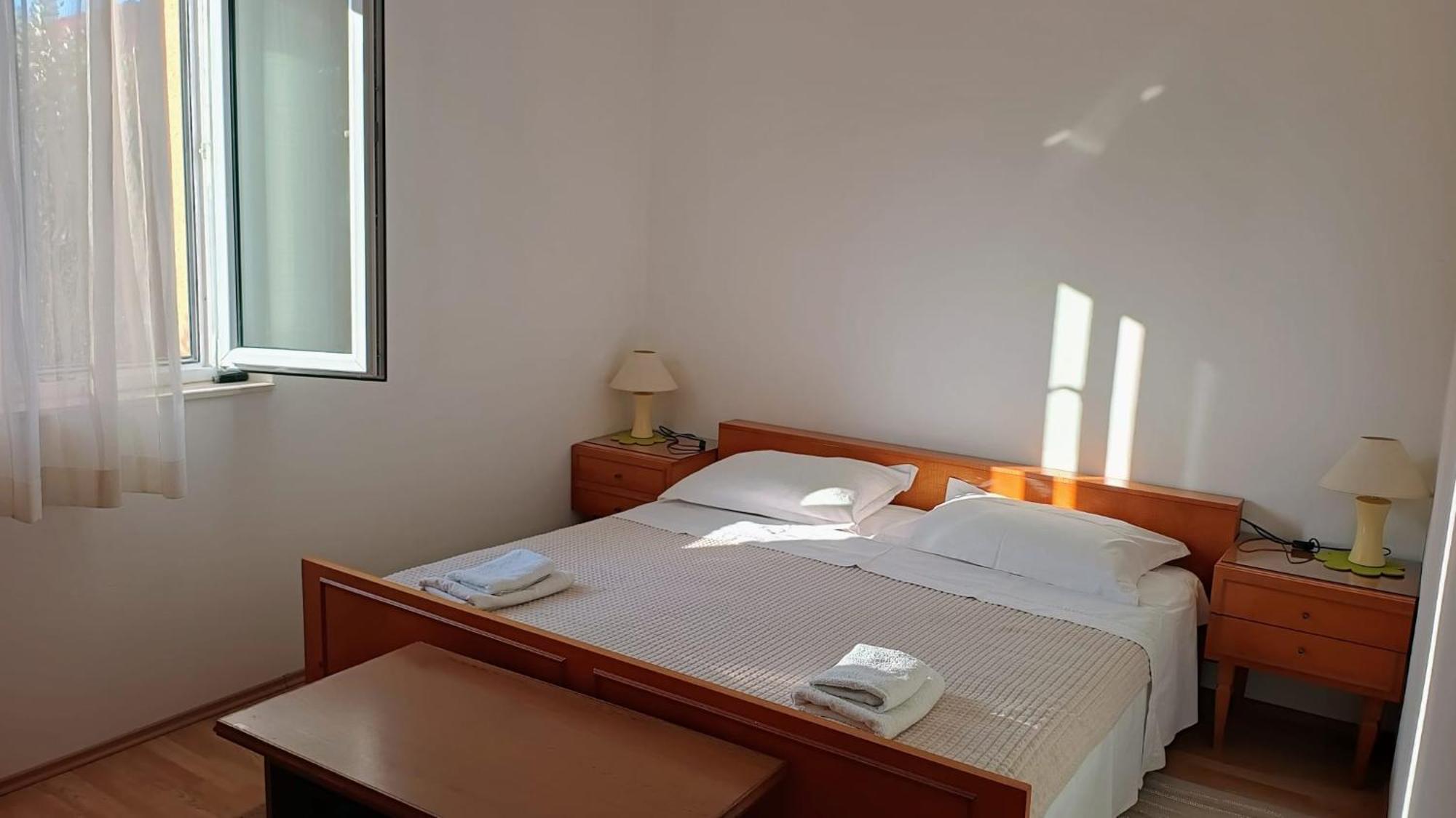 Nela Jelsa (Hvar)